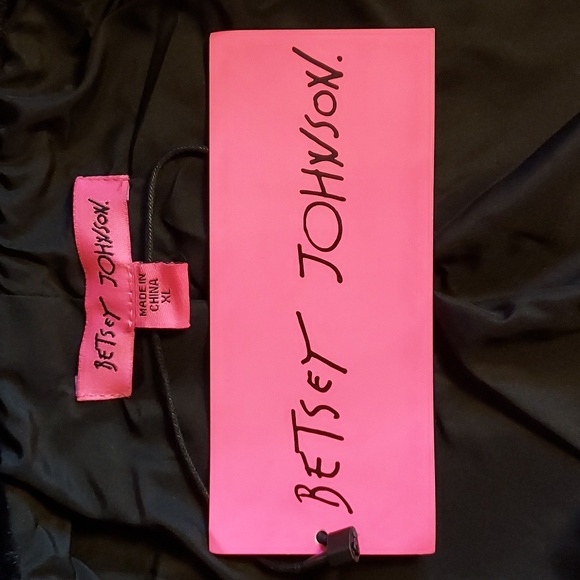 NWT Betsey Johnson Black Lux Faux Fur Ribbed Cropped Jacket, Size XL - Picture 6 of 8